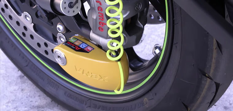 Cómo proteger tu moto nueva del robo: métodos que funcionan y los que no