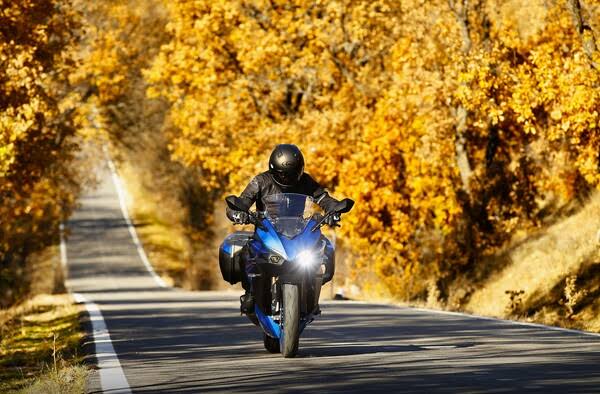 Luces de moto: cuáles son obligatorias y cuando usarlas